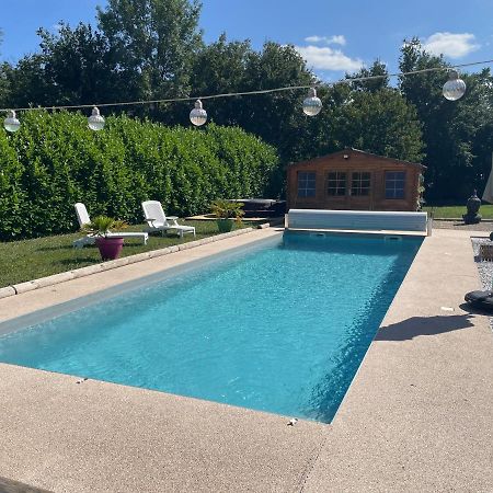 مبيت وإفطار Saint-Victor-de-Morestel Le Double C المظهر الخارجي الصورة
