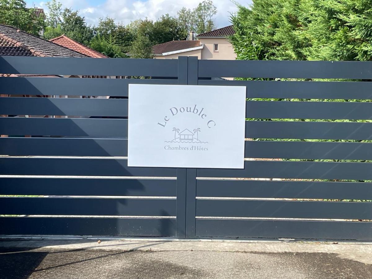 مبيت وإفطار Saint-Victor-de-Morestel Le Double C المظهر الخارجي الصورة
